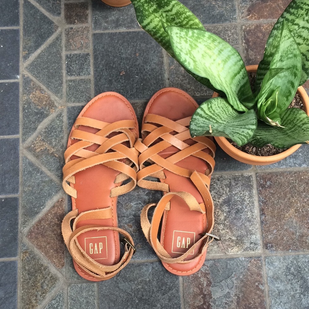 Gap Cognac wrap-around sandal size 6